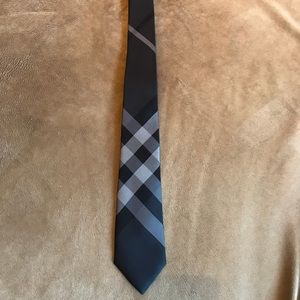Burberry slim neck tie